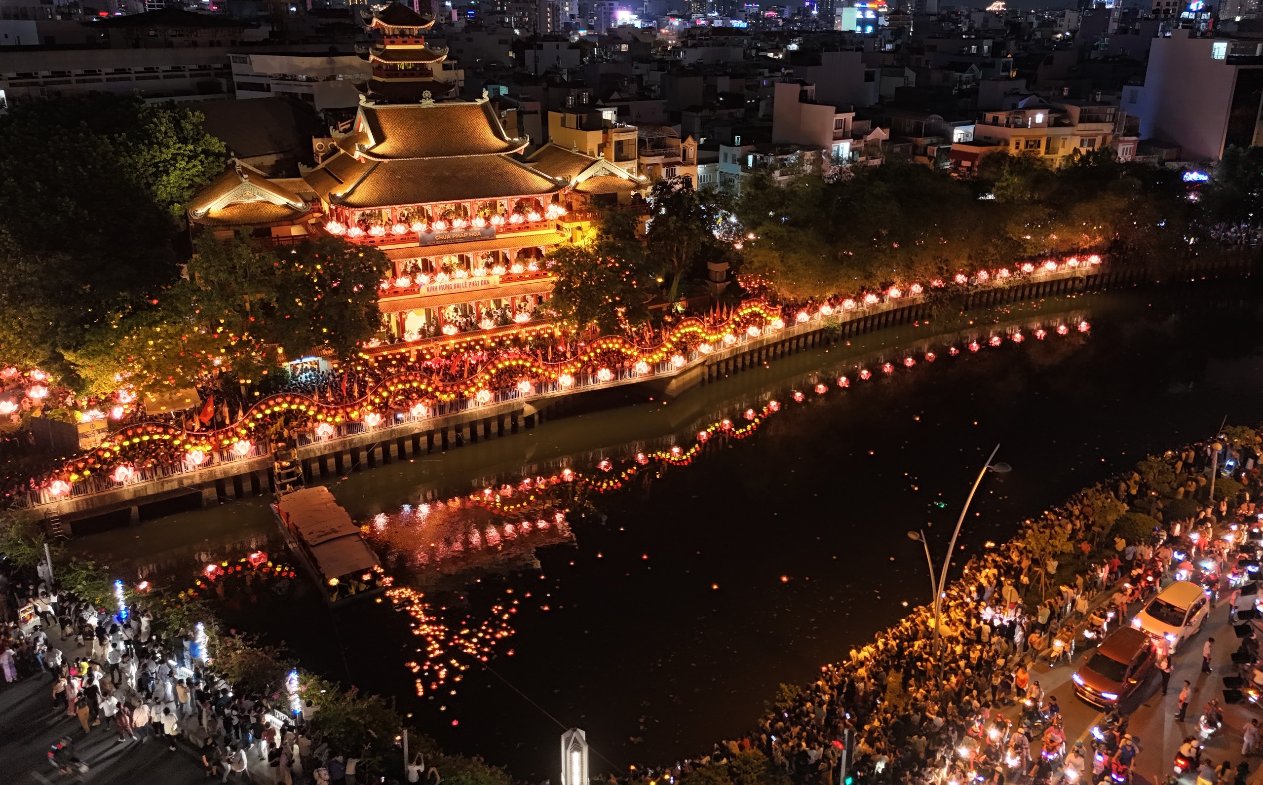 thả đèn hoa đăng chùa pháp hoa - Hình 4