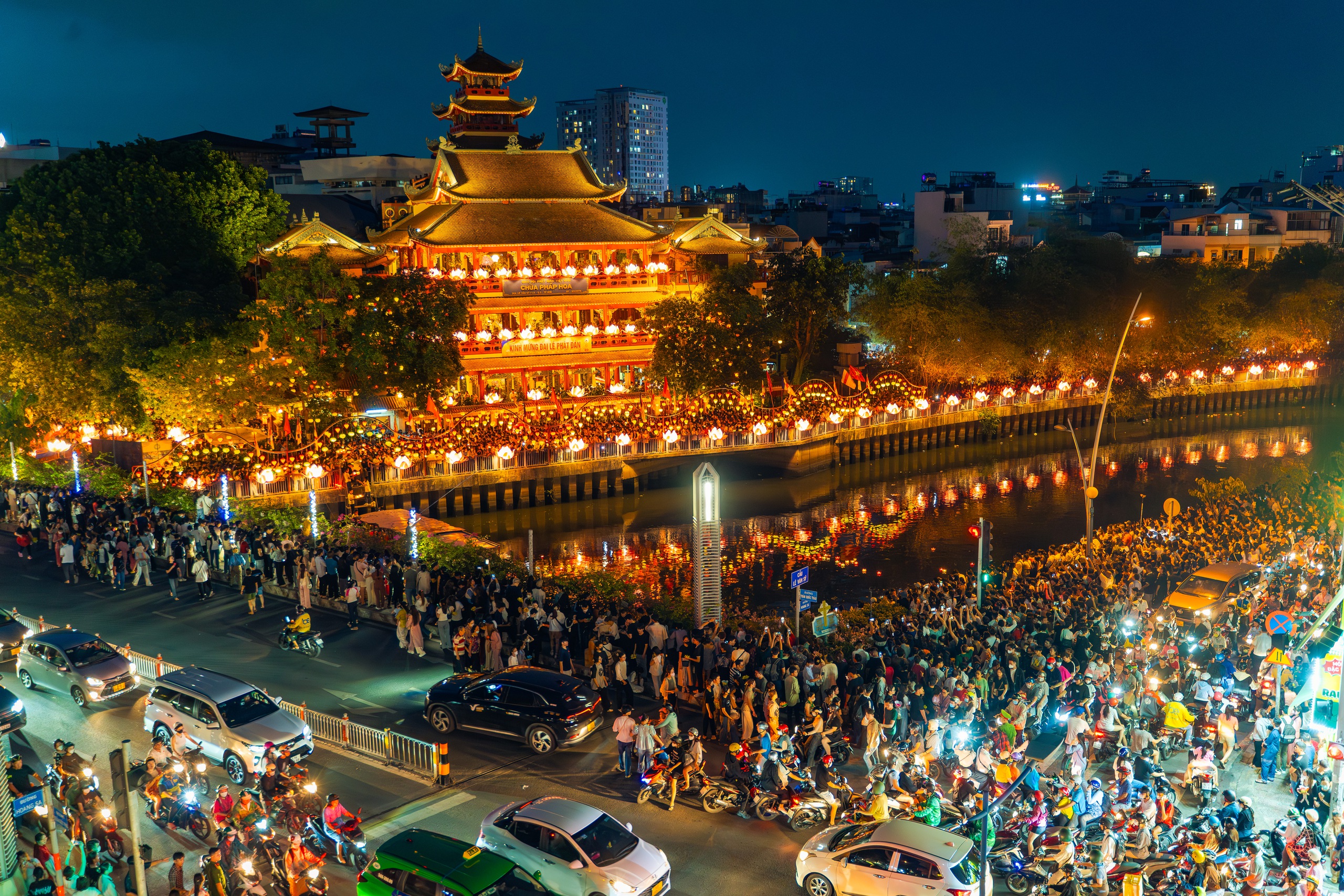 thả đèn hoa đăng chùa pháp hoa - Hình 5