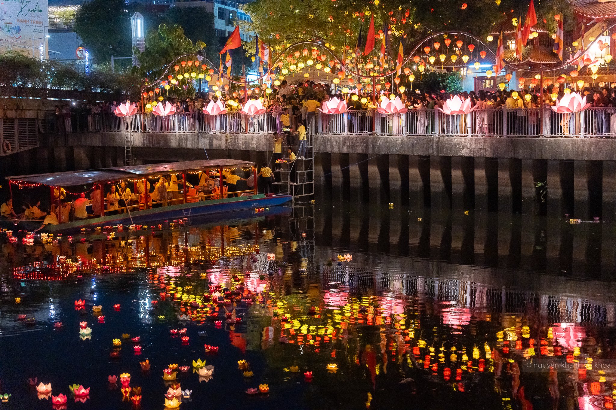 thả đèn hoa đăng chùa pháp hoa