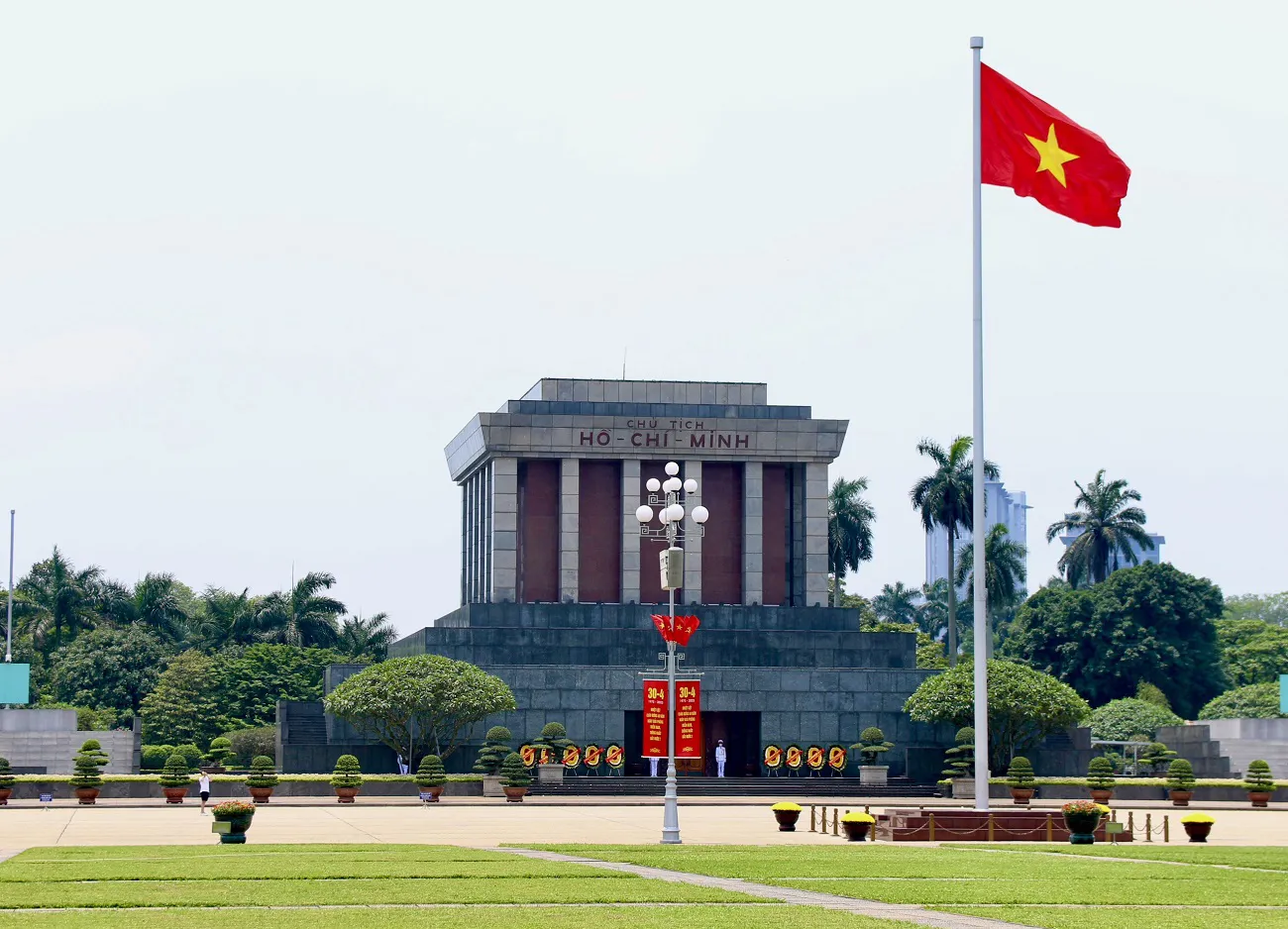 tham quan lăng chủ tịch hồ chí minh - Hình 2