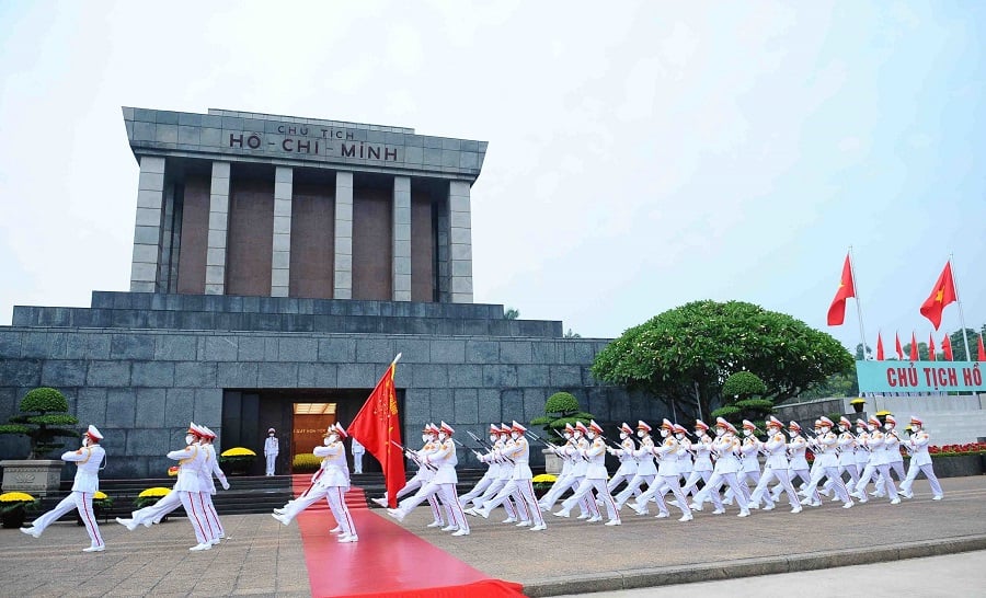 tham quan lăng chủ tịch hồ chí minh - Hình 4
