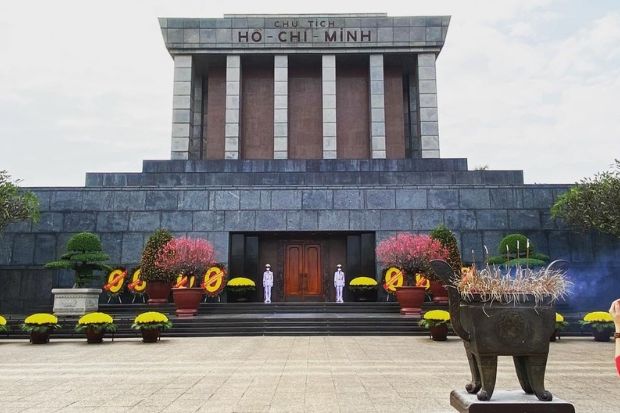 tham quan lăng chủ tịch hồ chí minh