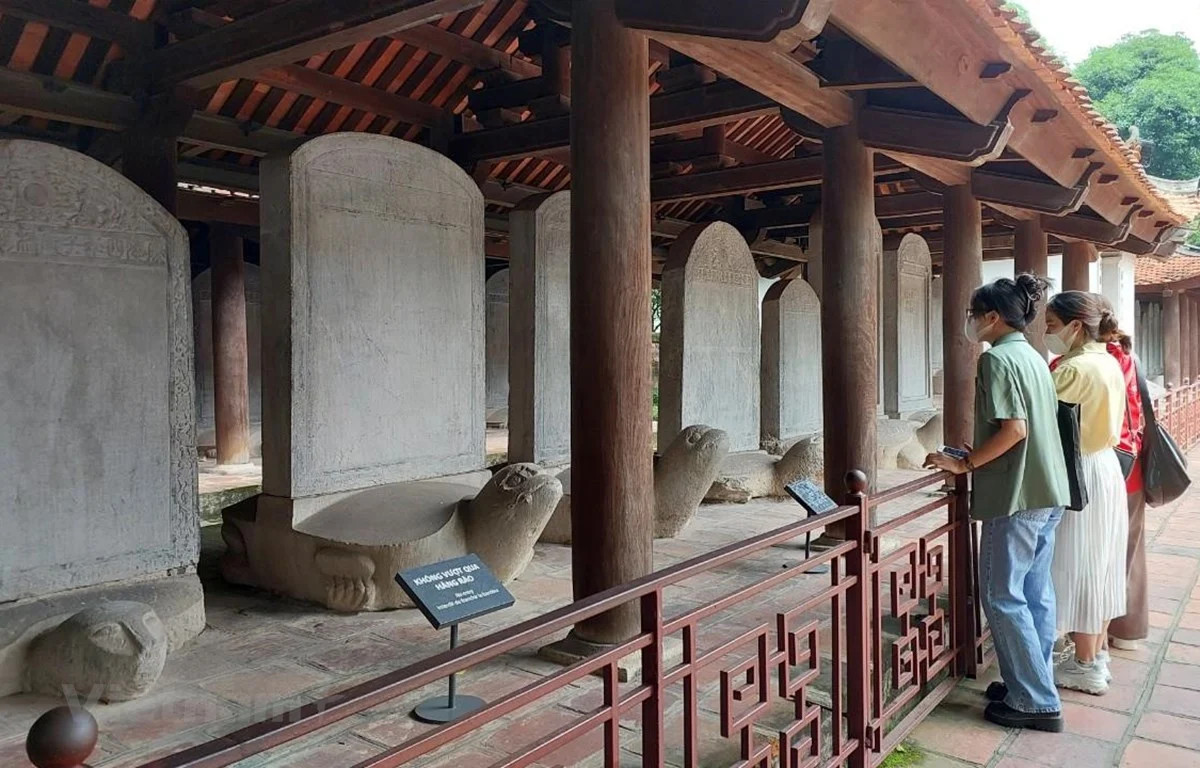 tham quan văn miếu quốc tử giám - Hình 2