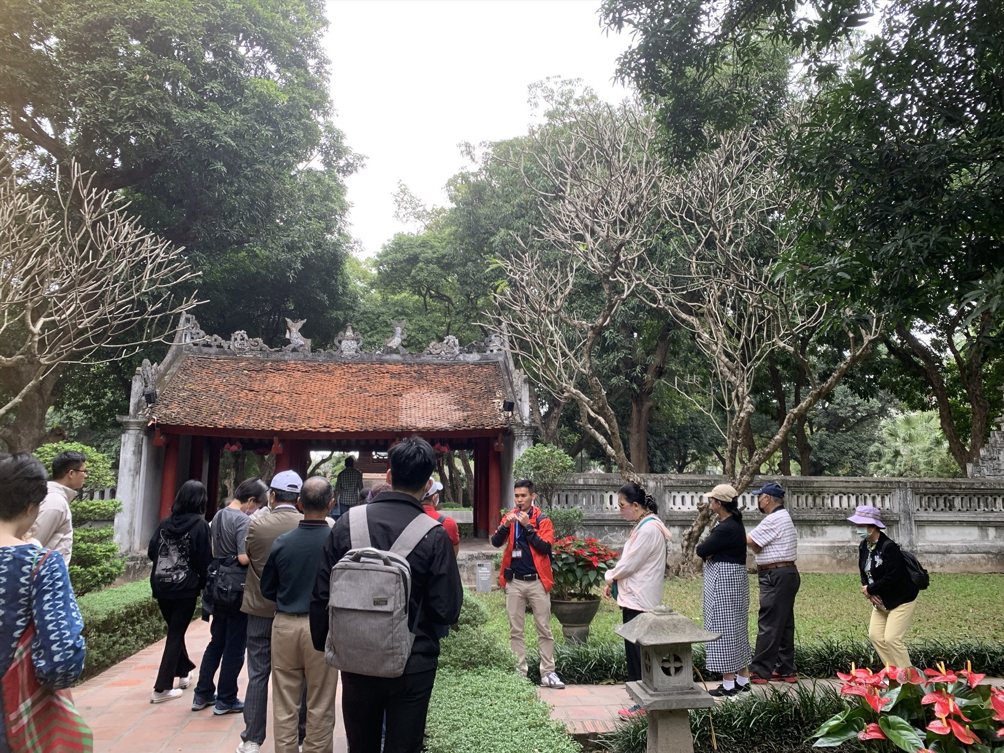 tham quan văn miếu quốc tử giám - Hình 3