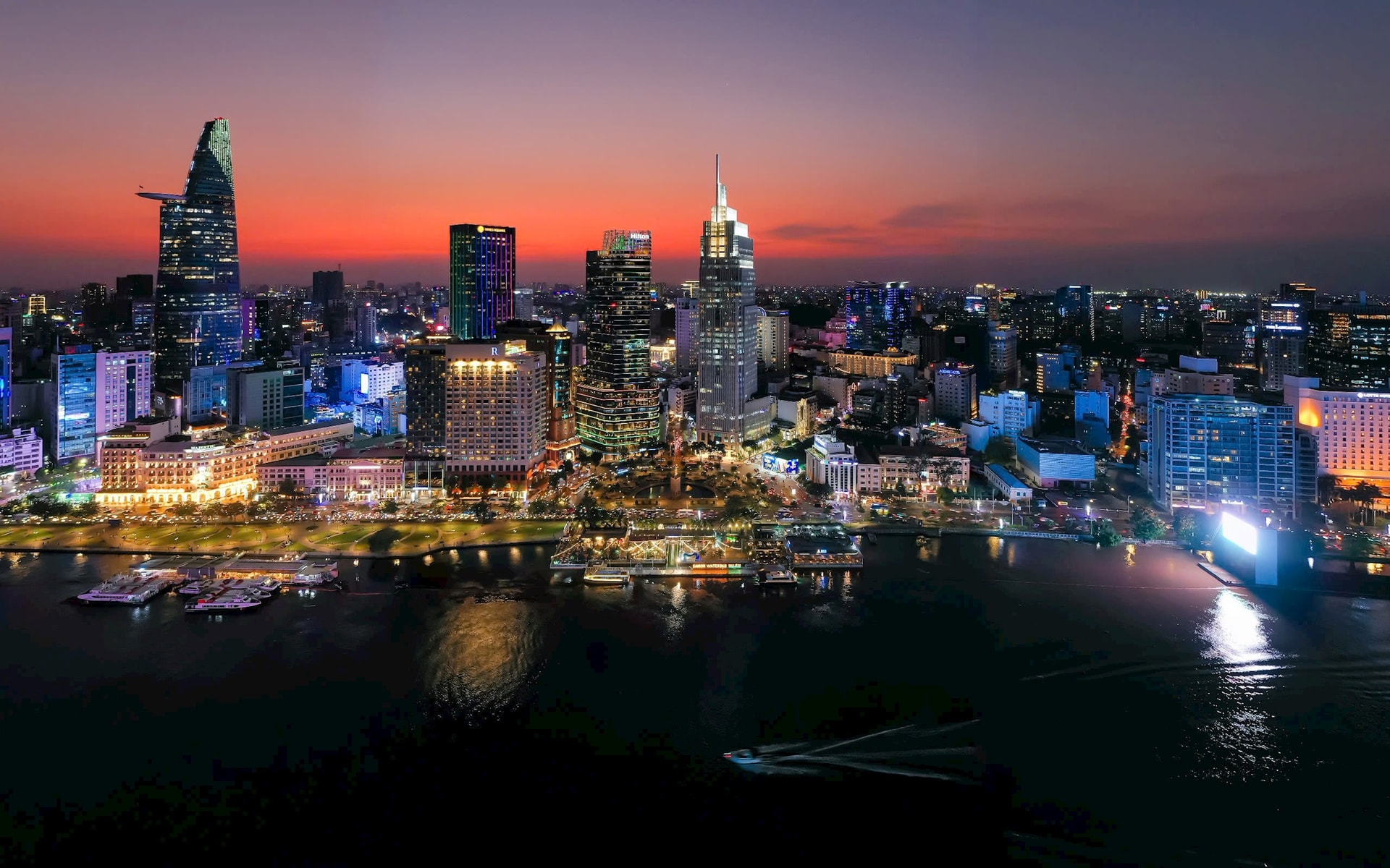 thành phố hồ chí minh về đêm - Hình 2