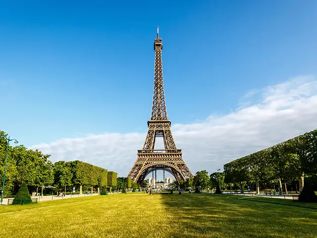 Tháp Eiffel Có Gì Đặc Biệt? Bí Mật Đằng Sau Biểu Tượng Vạn Người