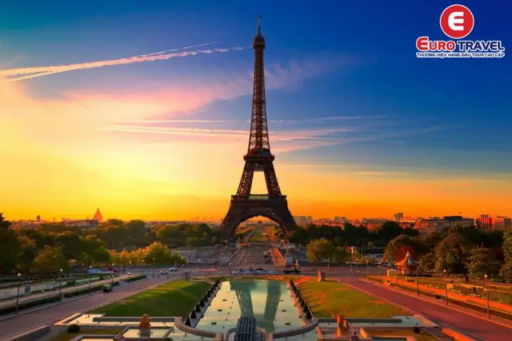Tháp Eiffel Có Gì Đặc Biệt? Bí Mật Đằng Sau Biểu Tượng Vạn Người