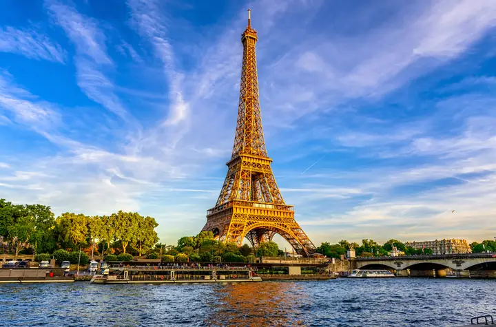 Tháp Eiffel Có Gì Đặc Biệt? Bí Mật Đằng Sau Biểu Tượng Vạn Người
