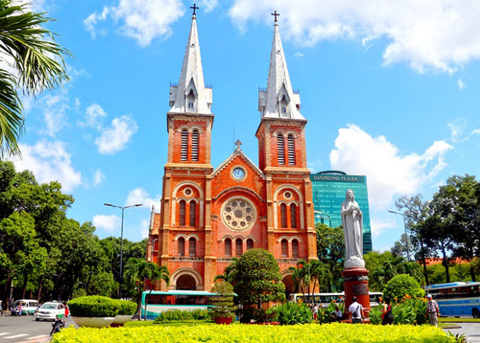 thuyết minh về nhà thờ đức bà - Hình 4