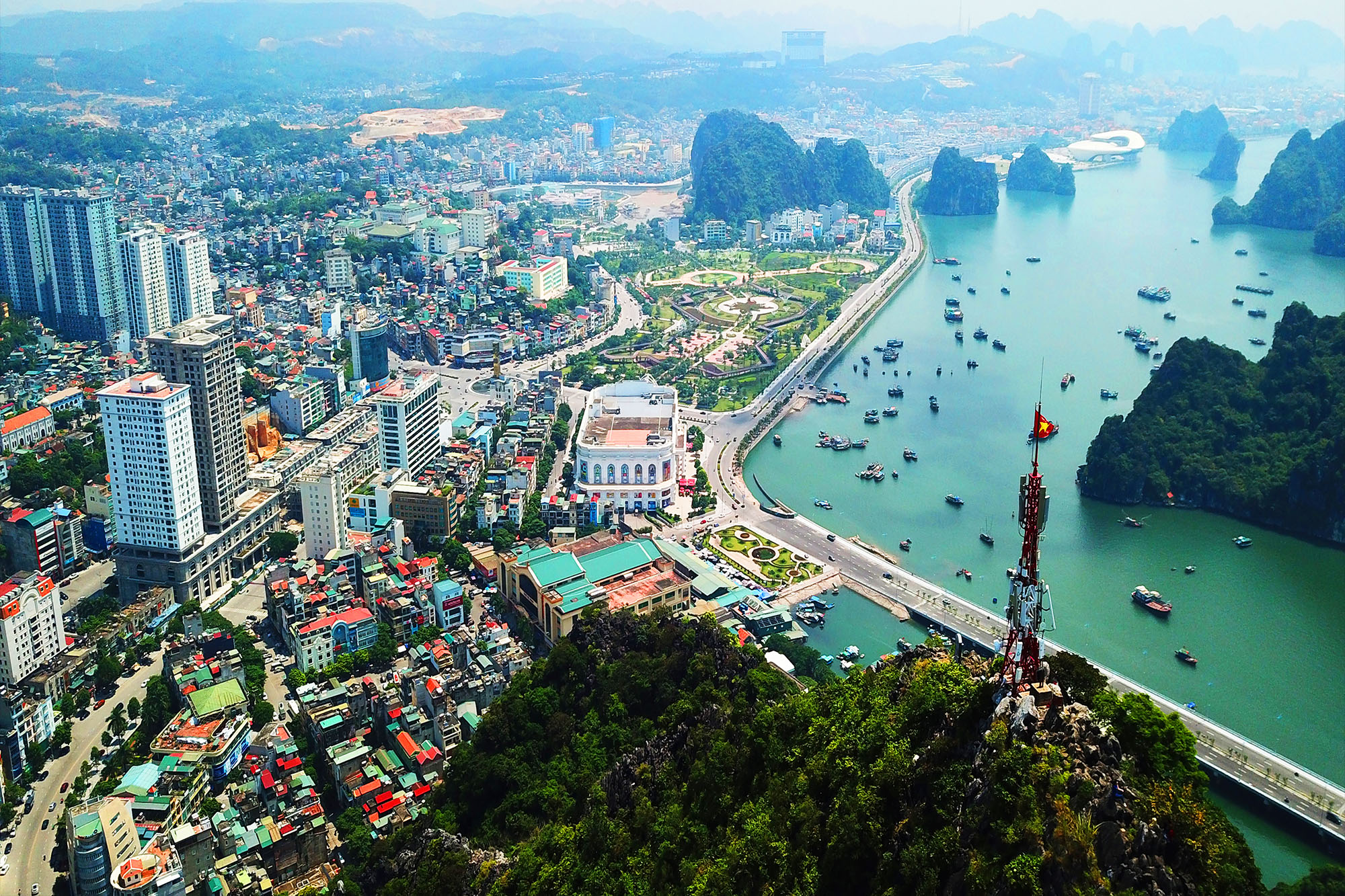 trung tâm thành phố hạ long - Hình 1