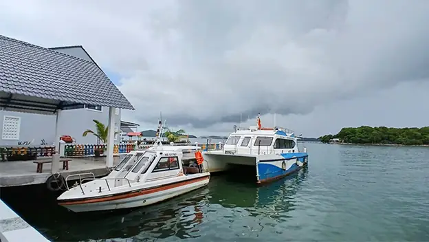 Hướng Dẫn Chi Tiết Giá Vé Tàu Đi Đảo Bà Lụa: So Sánh Tàu Cao Tốc & Tàu Gỗ