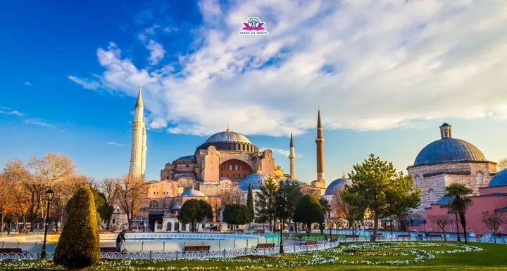 Vương Cung Thánh Đường Hagia Sophia - Điểm Đến Không Thể Bỏ Quan Khi Du Lịch Thổ Nhĩ Kỳ Vương Cung Thánh Đường Hagia Sophia - Điểm Đến Không Thể Bỏ Quan Khi Du Lịch Thổ Nhĩ Kỳ