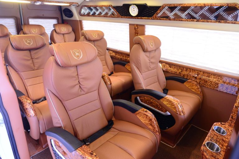 Nội thất tiện nghi trên Xe Limousine Hà Nội Tuyên Quang