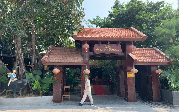 Nhà Hàng Ẩm Thực Làng Chài Hạ Long: Menu & Trải Nghiệm Nhà Hàng Ẩm Thực Làng Chài Hạ Long: Menu & Trải Nghiệm