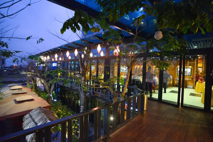 Nhà Hàng Ẩm Thực Làng Chài Hạ Long: Menu & Trải Nghiệm Nhà Hàng Ẩm Thực Làng Chài Hạ Long: Menu & Trải Nghiệm