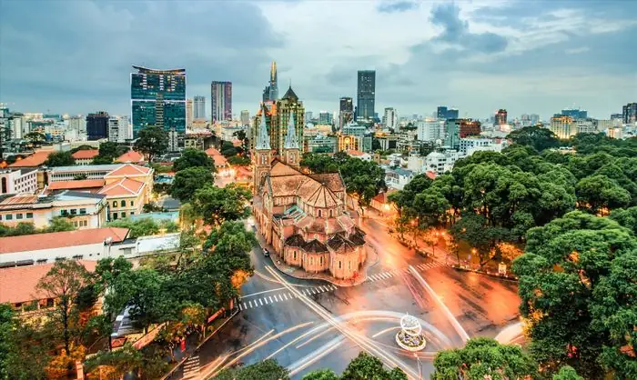 Cẩm Nang Khám Phá Thành Phố Hồ Chí Minh: Từ Sài Gòn Xưa Đến Đô Thị Hiện Đại Cẩm Nang Khám Phá Thành Phố Hồ Chí Minh: Từ Sài Gòn Xưa Đến Đô Thị Hiện Đại