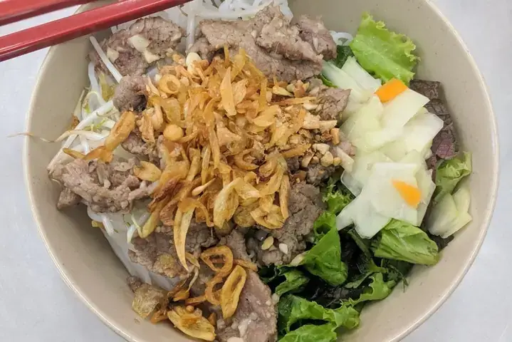 Đánh Giá Chi Tiết Quán Bà Bà Bún Bò Nam Bộ: Trải Nghiệm Hương Vị Đậm Chất Miền Tây