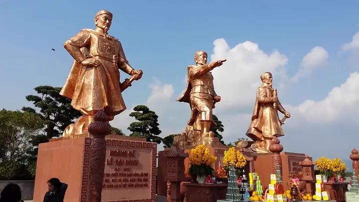 Hướng Dẫn Du Lịch Bạch Đằng Giang – Công Viên Rồng Hướng Dẫn Du Lịch Bạch Đằng Giang – Công Viên Rồng