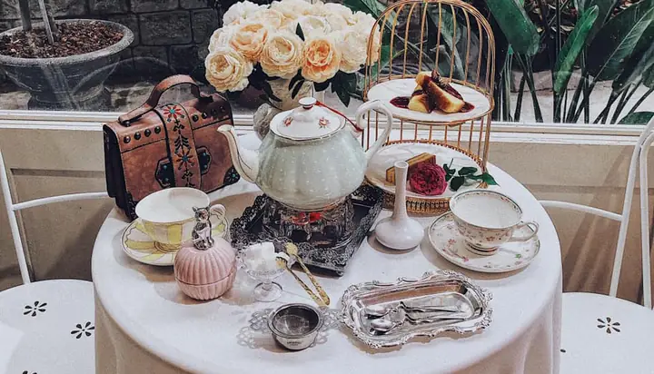 Review Bach Du Tea & Coffee House: Quán Cafe Đẹp Ẩn Thương Gần Hồ Xuân Hương