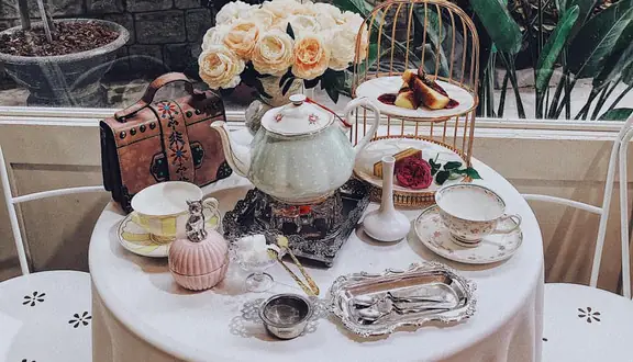 Review Bach Du Tea & Coffee House: Quán Cafe Đẹp Ẩn Thương Gần Hồ Xuân Hương