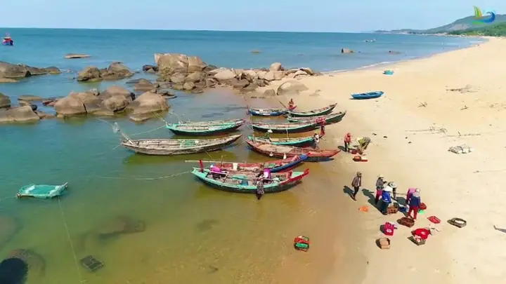 Bãi Biển Đẹp Ở Hà Tĩnh: Khám Phá 5 Điểm Đến Hoang Sơ, Mộc Mạc Nhất