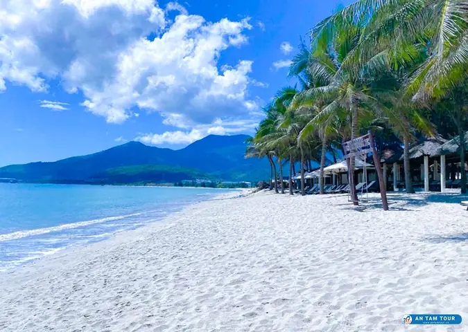 Cẩm Nang Du Lịch Bãi Biển Dốc Lết Ninh Hòa: Khám Phá Biển Xanh Cát Trắng Nguyên Sơ