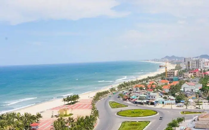 Khám Phá Bãi Biển Phạm Văn Đồng – Hướng Dẫn Du Lịch Chi Tiết