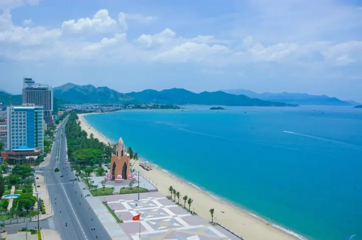 Khám Phá Bãi Biển Trần Phú Nha Trang: Hướng Dẫn Du Lịch Chi Tiết Khám Phá Bãi Biển Trần Phú Nha Trang: Hướng Dẫn Du Lịch Chi Tiết