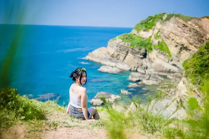 Bãi Đá Cầu Mỵ Cô Tô: Cẩm Nang Khám Phá Kỳ Quan Đá Độc Nhất Việt Nam