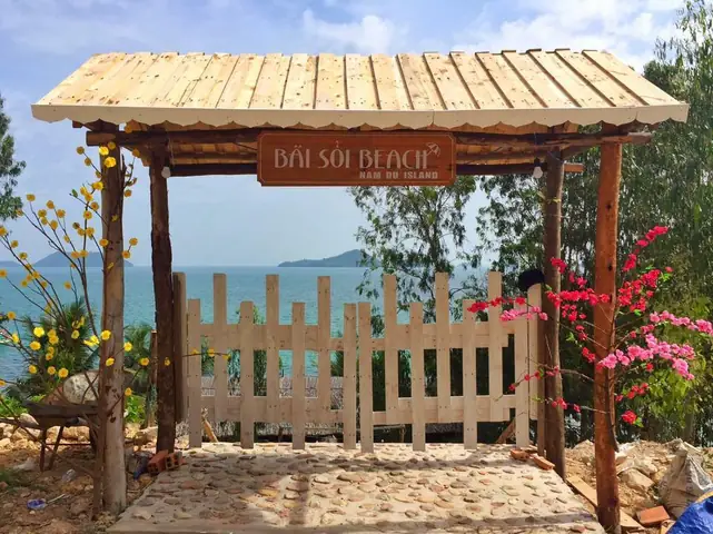 Khám Phá Bãi Sỏi Beach – Hướng Dẫn Đặt Resort View Biển