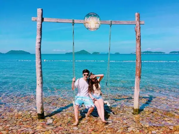 Khám Phá Bãi Sỏi Beach – Hướng Dẫn Đặt Resort View Biển