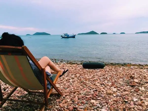 Khám Phá Bãi Sỏi Beach – Hướng Dẫn Đặt Resort View Biển