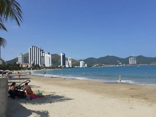 Bãi Tắm Hòn Chồng Nha Trang: Cẩm Nang Trải Nghiệm Toàn Diện Cho Du Khách