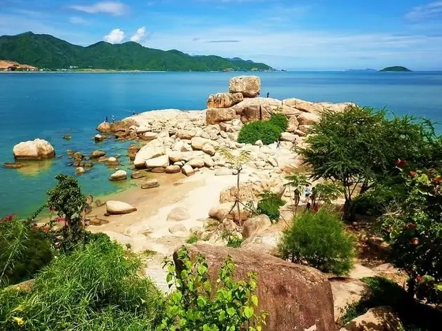Bãi Tắm Hòn Chồng Nha Trang: Cẩm Nang Trải Nghiệm Toàn Diện Cho Du Khách