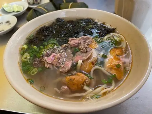 Review Quán Bánh Canh Cá Lóc O Hoa: Hương Vị Quê Nhà Giữa Lòng Huế