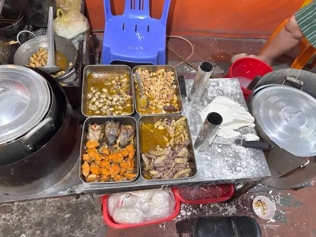 Review Quán Bánh Canh Cá Lóc O Hoa: Hương Vị Quê Nhà Giữa Lòng Huế