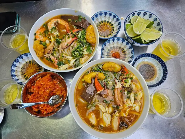 Thưởng Thức Bánh Canh Cua 360 Phạm Văn Chí – Hương Vị Đỉnh Cao