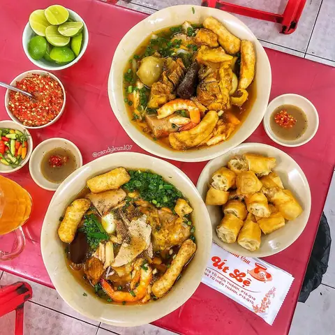 Bánh Canh Cua Út Lệ Tô Hiến Thành: Review Chi Tiết Từ A Đến Z Bánh Canh Cua Út Lệ Tô Hiến Thành: Review Chi Tiết Từ A Đến Z
