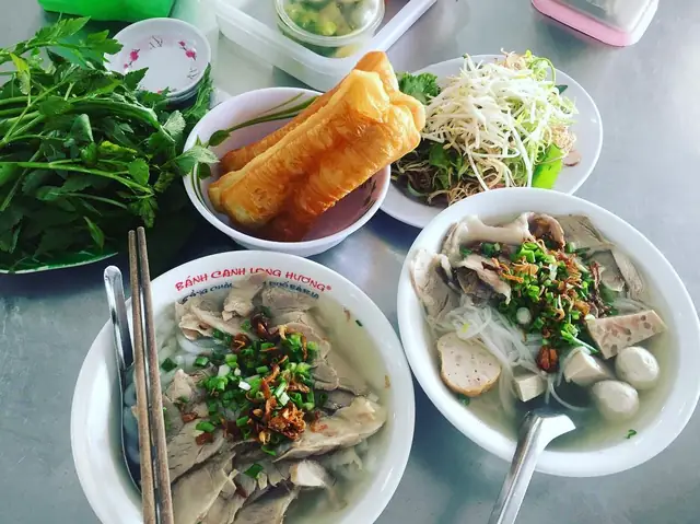 Bánh Canh Giò Heo Bà Rịa: Review Chi Tiết Quán Long Hương – Điểm Đến Không Thể Bỏ Quên