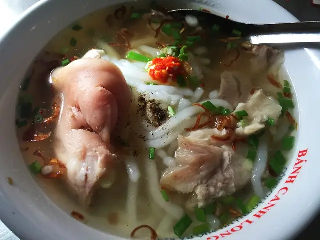 Bánh Canh Giò Heo Bà Rịa: Review Chi Tiết Quán Long Hương – Điểm Đến Không Thể Bỏ Quên