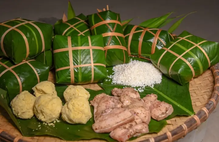 Bánh Chưng Bánh Dày Ngày Tết: Ý Nghĩa, Cách Làm Và Trải Nghiệm Thưởng Thức
