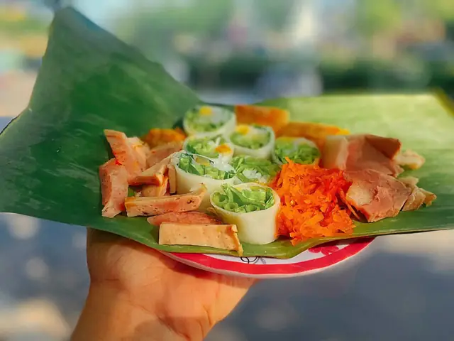 Hướng Dẫn Thưởng Thức Bánh Cuốn Tôm Chua Huế Và Địa Chỉ Ngon Nhất