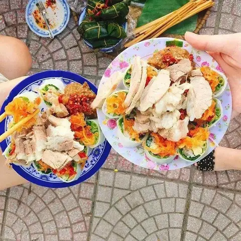 Hướng Dẫn Thưởng Thức Bánh Cuốn Tôm Chua Huế Và Địa Chỉ Ngon Nhất
