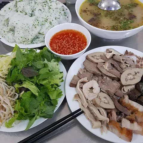 Bánh Hỏi Cháo Lòng Quy Nhơn: Hương Vị Đậm Đà Từ Vùng Đất "thần Vương" Bánh Hỏi Cháo Lòng Quy Nhơn: Hương Vị Đậm Đà Từ Vùng Đất "thần Vương"