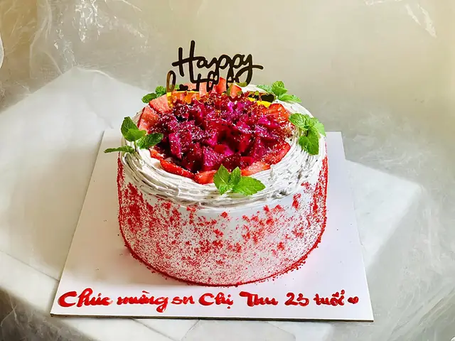 Đánh Giá Chi Tiết Bánh Kem Ngọc Điển Giồng Trôm: Món Quà Sông Nước Độc Đáo