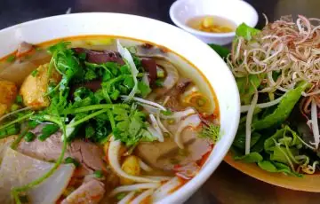 Bánh Khoái Cá Kình Làng Chuồn: Bí Quyết Thưởng Thức Món Ăn Vàng Từ Cố Đô Huế Bánh Khoái Cá Kình Làng Chuồn: Bí Quyết Thưởng Thức Món Ăn Vàng Từ Cố Đô Huế