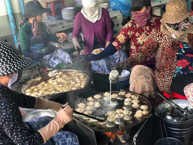 Bánh Khọt Gốc Vú Sữa Vũng Tàu: Review Chi Tiết