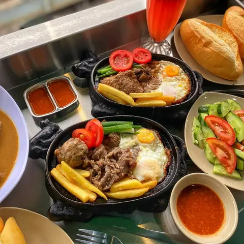 Bánh Mì Bít Tết Ngọc Hiếu – Lịch Sử, Cách Thưởng Thức Và Địa Chỉ Mua Ngon Nhất Bánh Mì Bít Tết Ngọc Hiếu – Lịch Sử, Cách Thưởng Thức Và Địa Chỉ Mua Ngon Nhất