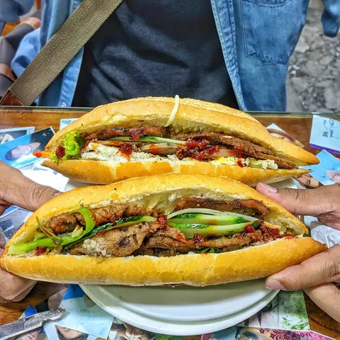 Review Madam Khanh Bánh Mì Queen Hội An: Bí Quyết Hương Vị Đỉnh Cao Review Madam Khanh Bánh Mì Queen Hội An: Bí Quyết Hương Vị Đỉnh Cao