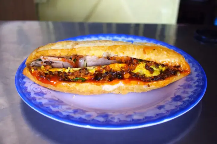 Review Madam Khanh Bánh Mì Queen Hội An: Bí Quyết Hương Vị Đỉnh Cao Review Madam Khanh Bánh Mì Queen Hội An: Bí Quyết Hương Vị Đỉnh Cao